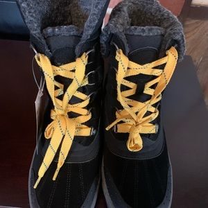 NWT Bearpaw Women’s Boots Size 9